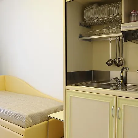 斯梅拉尔多套房酒店 4*