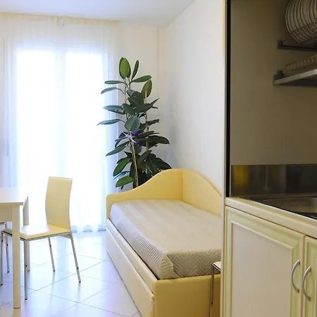 斯梅拉尔多套房酒店 里乔内