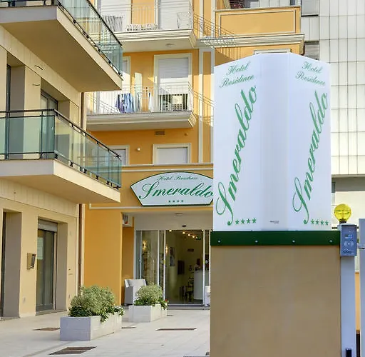 Lägenhetshotell Smeraldo 4*